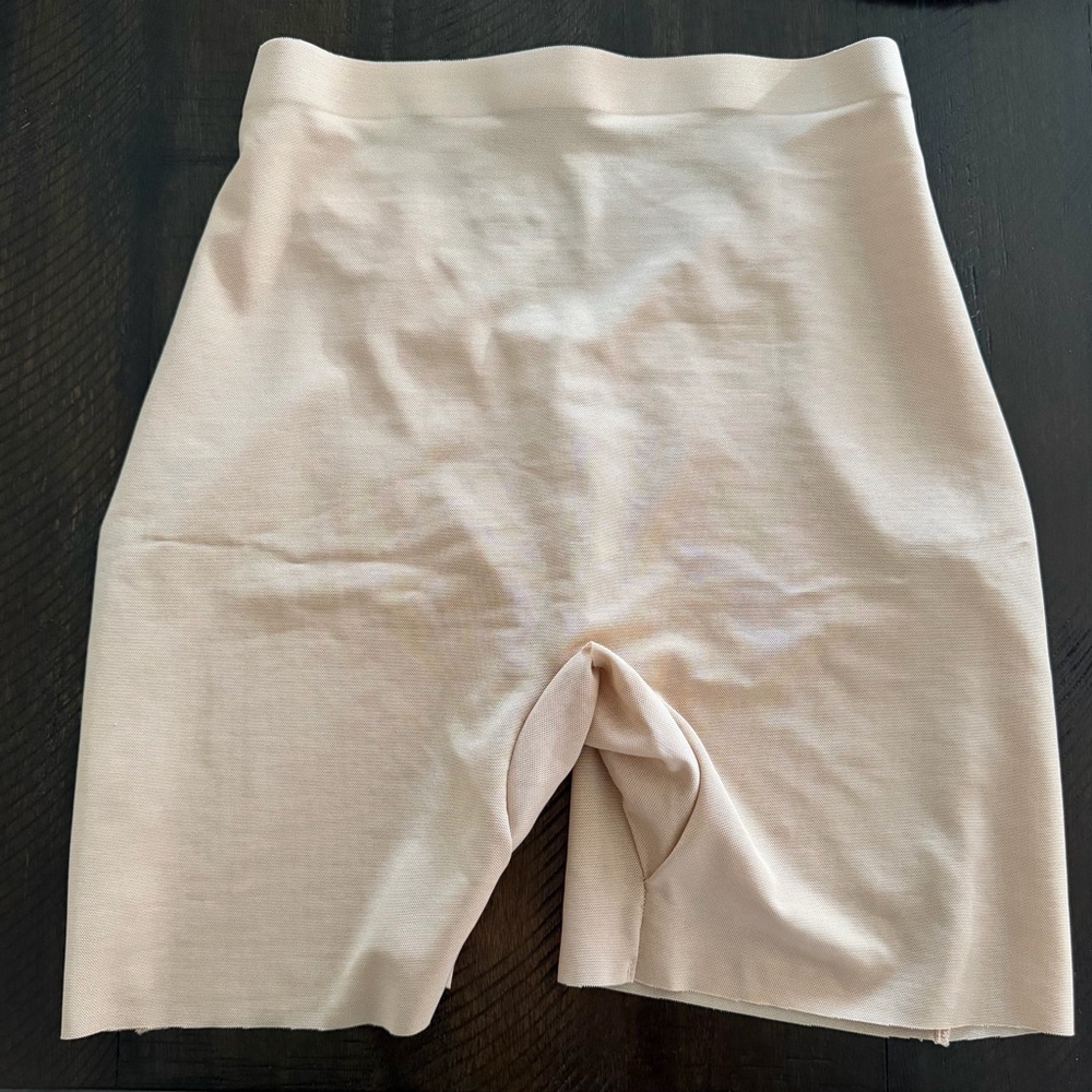 SKIMS Sheer Low Back Sculpt Compression Short Shapewear Clay Size S